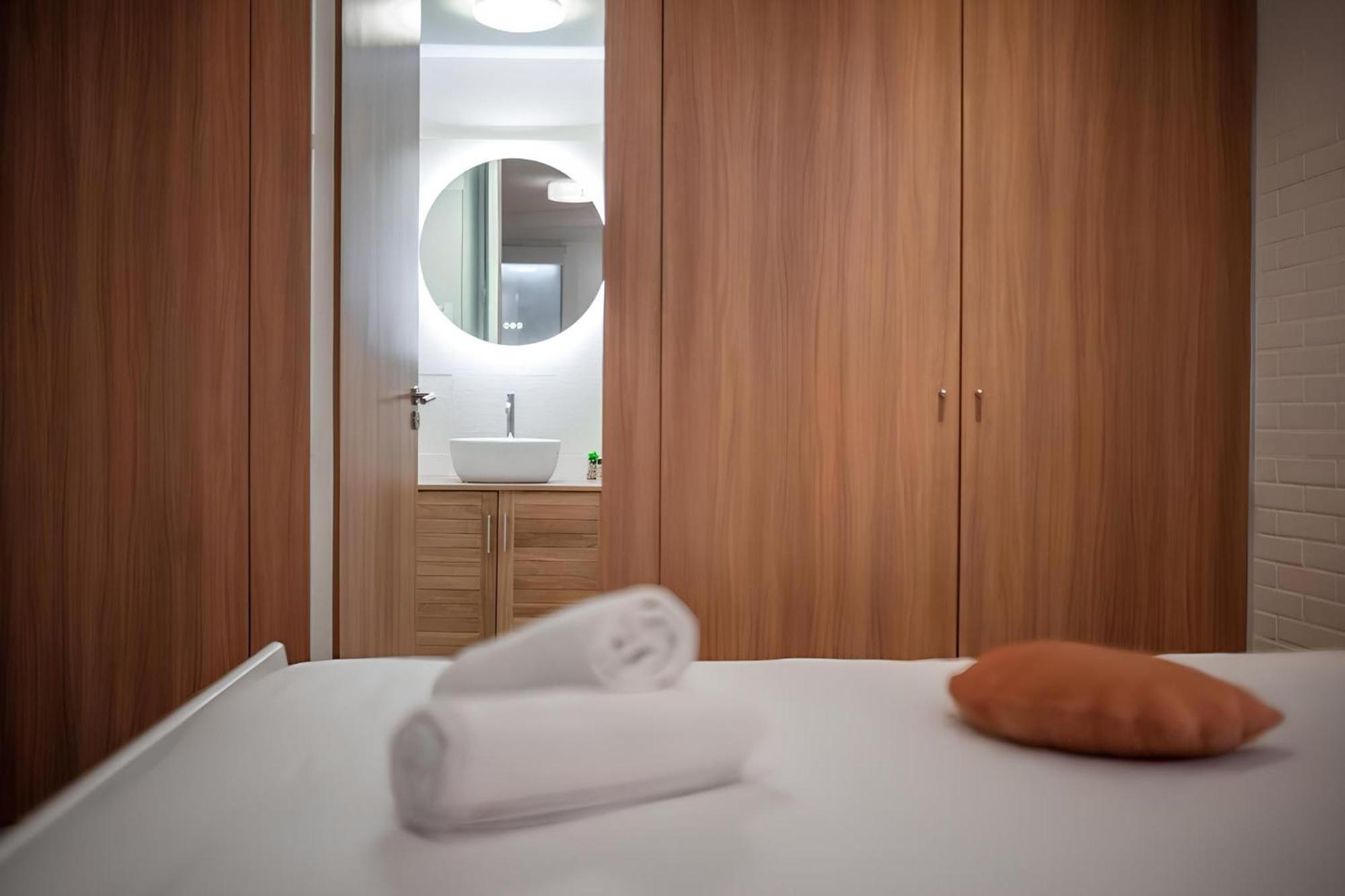 Cozy Appartement Plein Centre, Proche Gare/Plage Menton Exterior photo
