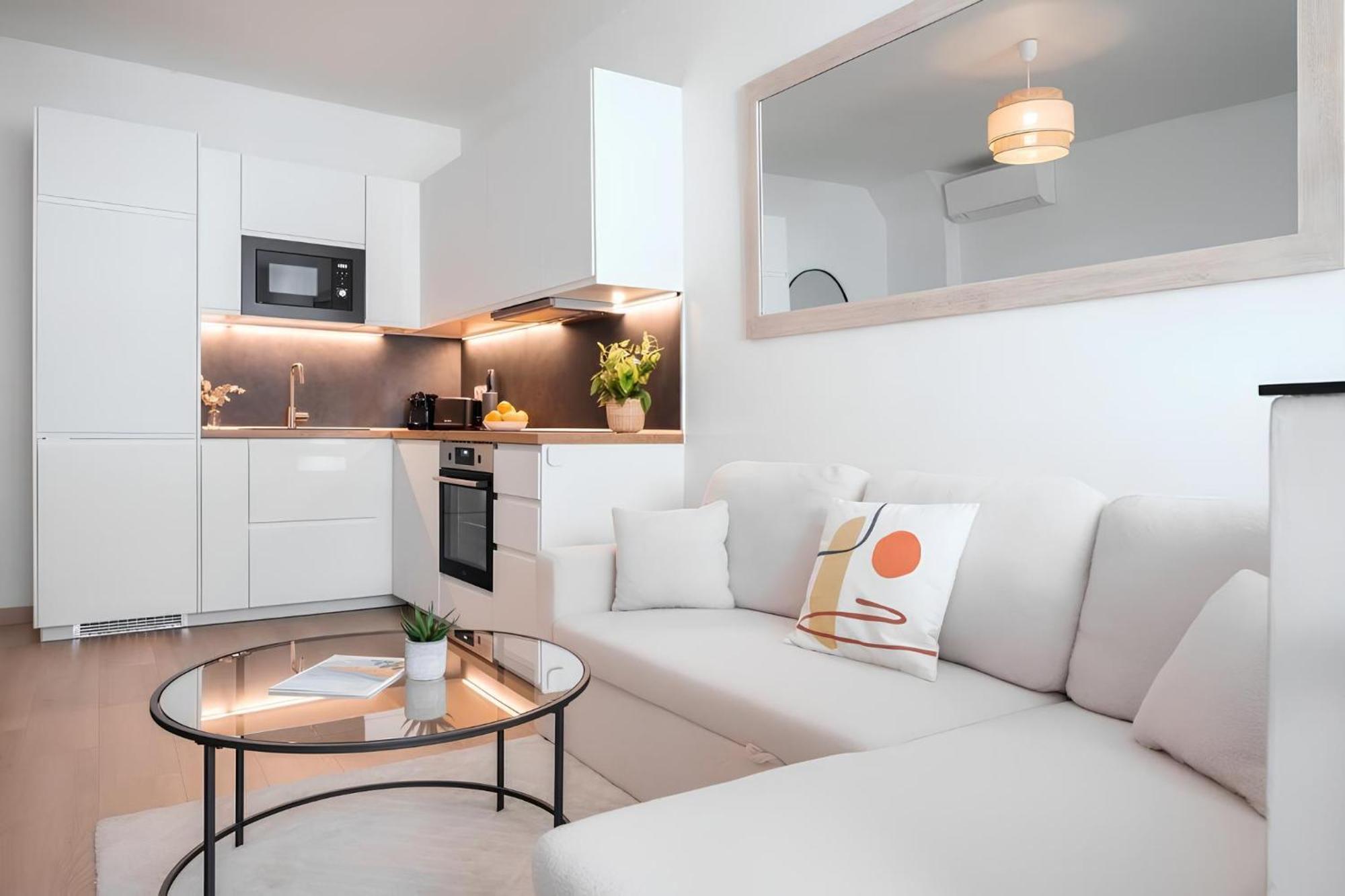 Cozy Appartement Plein Centre, Proche Gare/Plage Menton Exterior photo